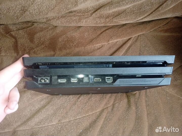 Sony playstation 4 pro 1tb + 1 геймпад + 8 игр
