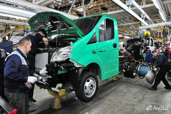 Рабочий на сборку автомобилей