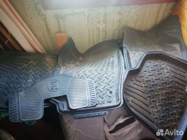 Автомобильные коврики резиновые бу