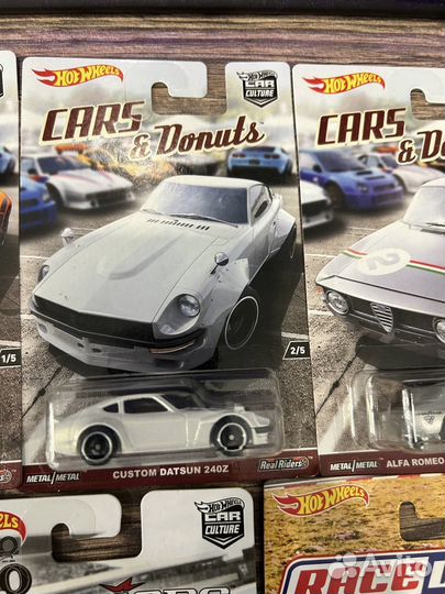 Hot wheels premium car donuts + cargo