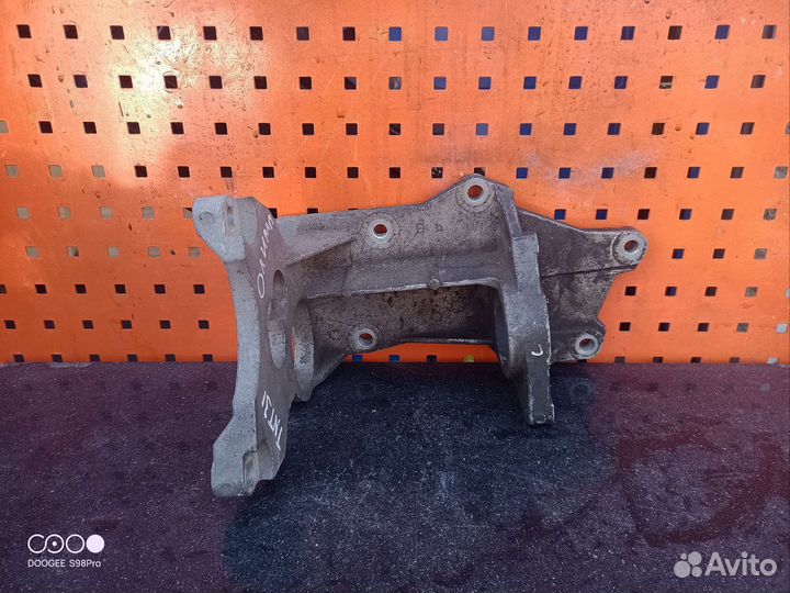 Кронштейн полуоси Nissan x-trail t 31