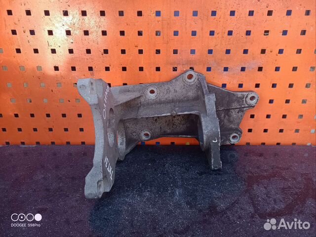 Кронштейн полуоси Nissan x-trail t 31