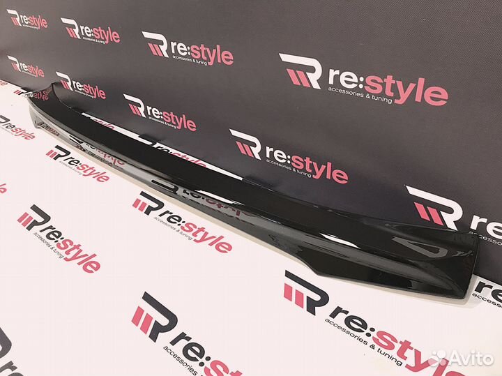 Спойлер Под стекло Lexus LX570 08-15г Черный