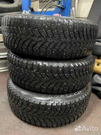 Bridgestone Blizzak Spike-01 225/65 R17