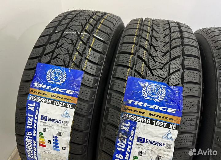 Tri Ace Snow White II 215/65 R16 31T