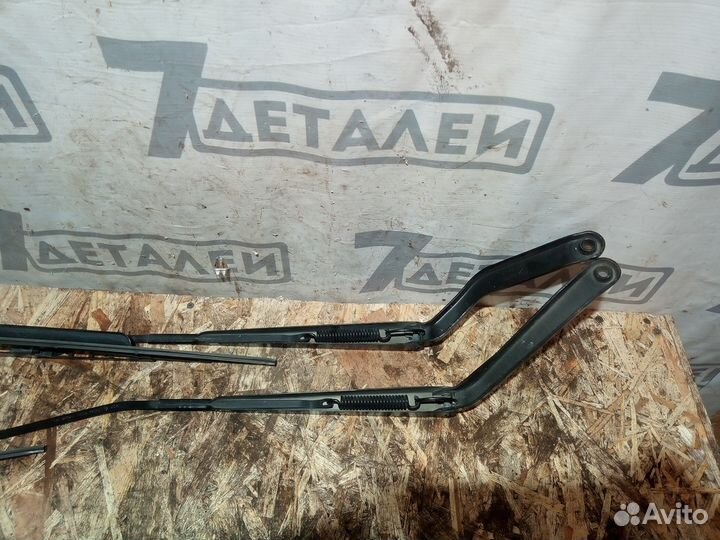 Поводок стеклоочистителя Ford Fusion 2007