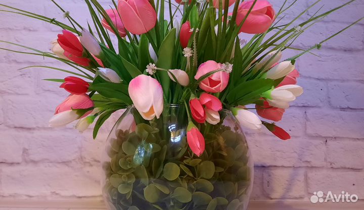 Тюльпан в горшке