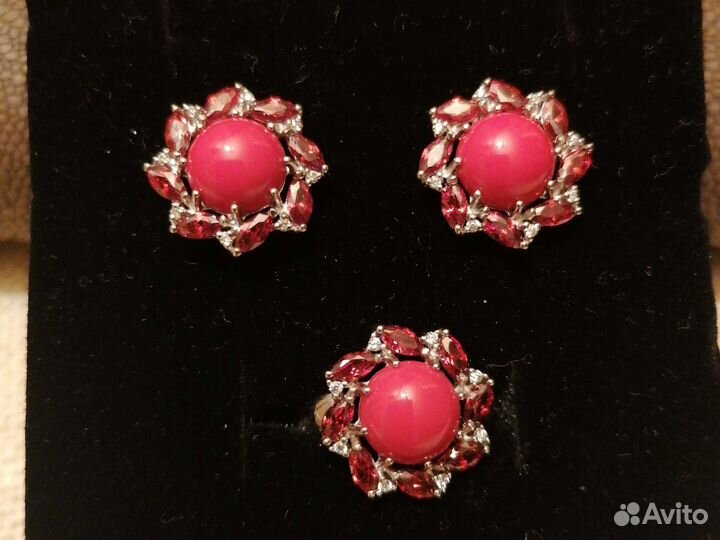 Серебряные комплекты с кораллом и фианитами