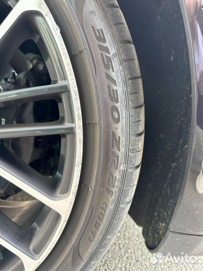 Pirelli P Zero 275/35 R21 и 315/30 R21