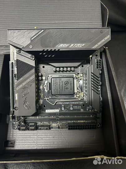 Материнская плата Asus Rog Strix Z590-I LGA1200