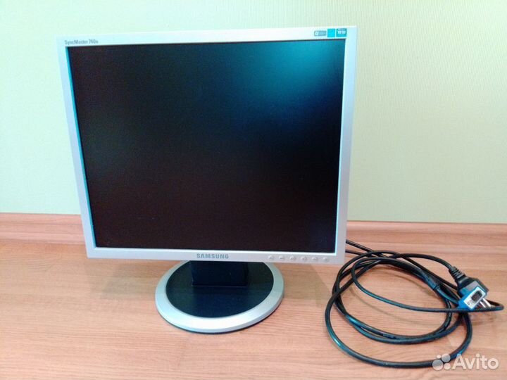 Монитор Samsung SyncMaster 710N