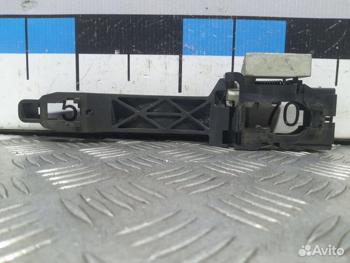 Б/У Кронштейн ручки двери задней левой#001
