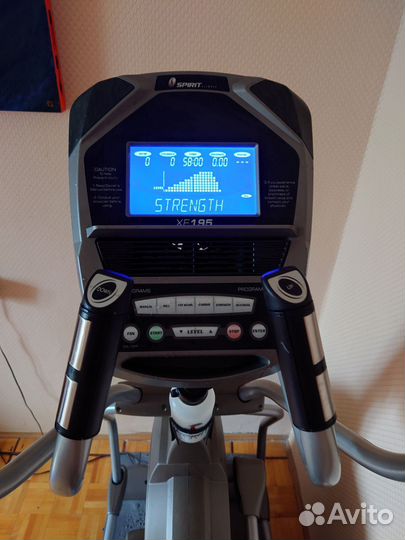 Элипсоидный тренажер Spirit Fitness XE195