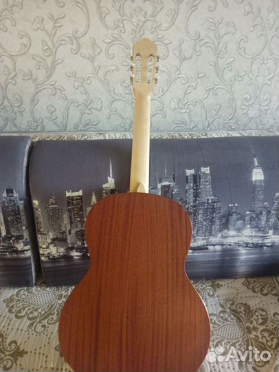 Концертная гитара kremona