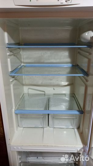Холодильник indesit