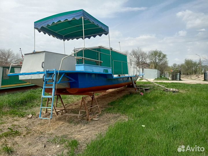 Катер Марина