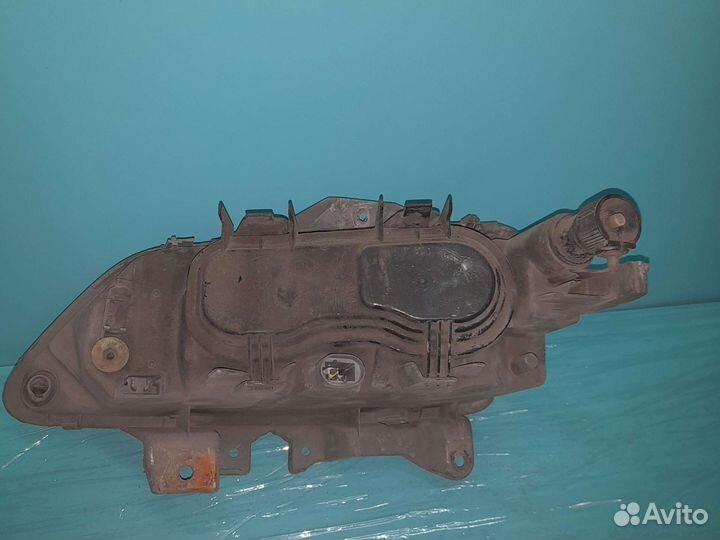 Правая фара Renault laguna 1