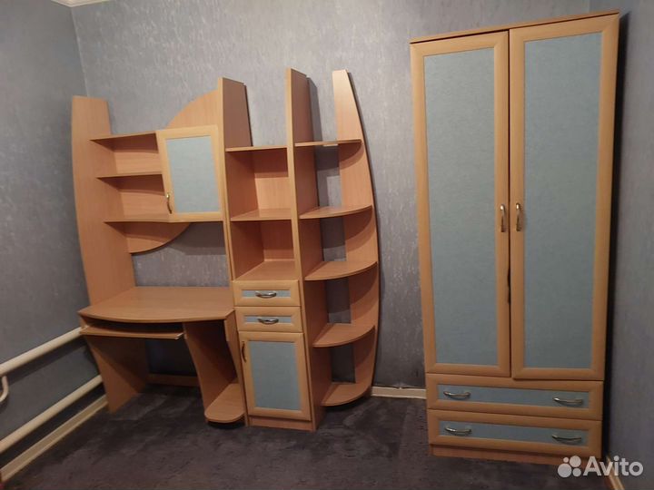 Компьютерный стол и шкаф юнга