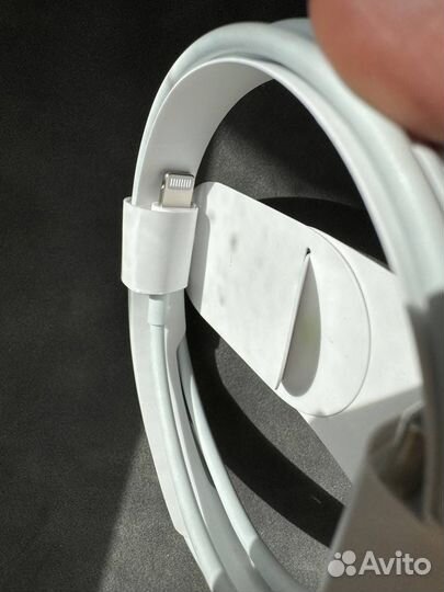 Новый оригинальный провод на iPhone Apple