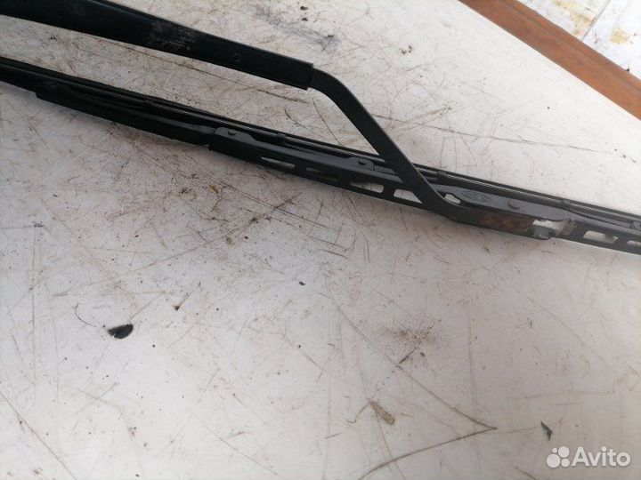 Поводок (держатель) стеклоочистителя передний