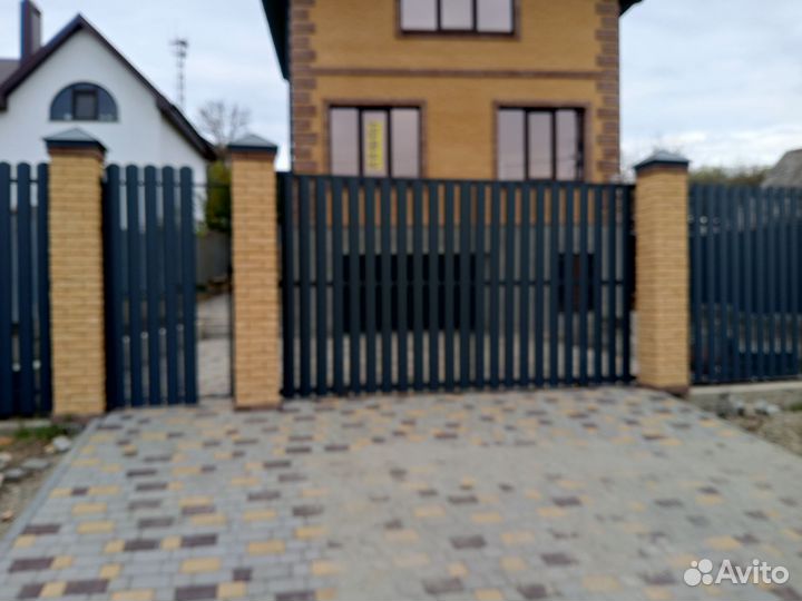 Бригада строителей