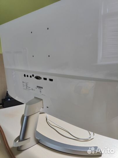 Монитор LG 24 безрамочный