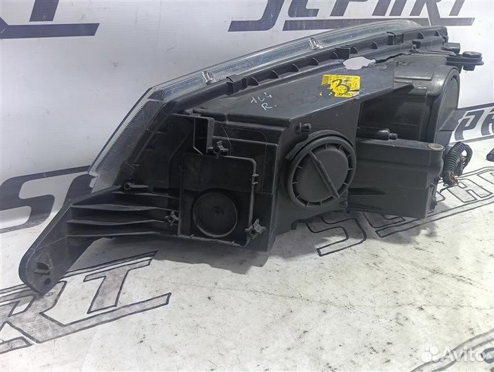 Фара передняя правая Skoda Yeti 1.2 cbzb 2014