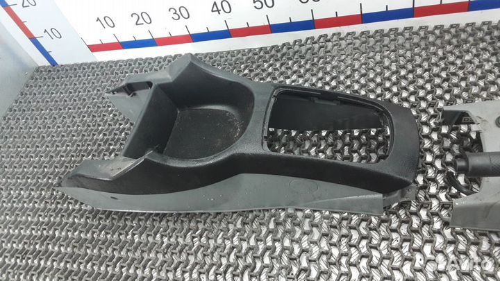 Подлокотник центральный на Шевроле Лачетти