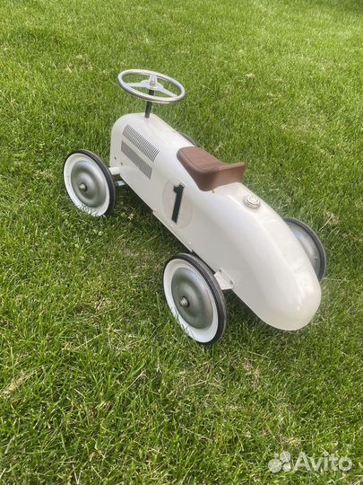 Детский железный бегомобиль