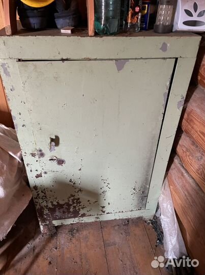 Сейф металлический