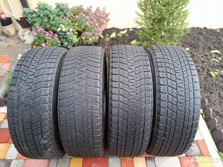 Bridgestone Blizzak DM-V1 225/4.5 R17