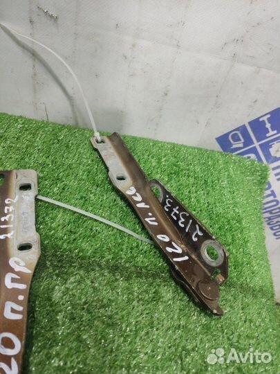 Петля капота Renault Sandero Stepway хэтчбек 1.6