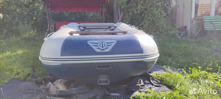 Лодка с мотором