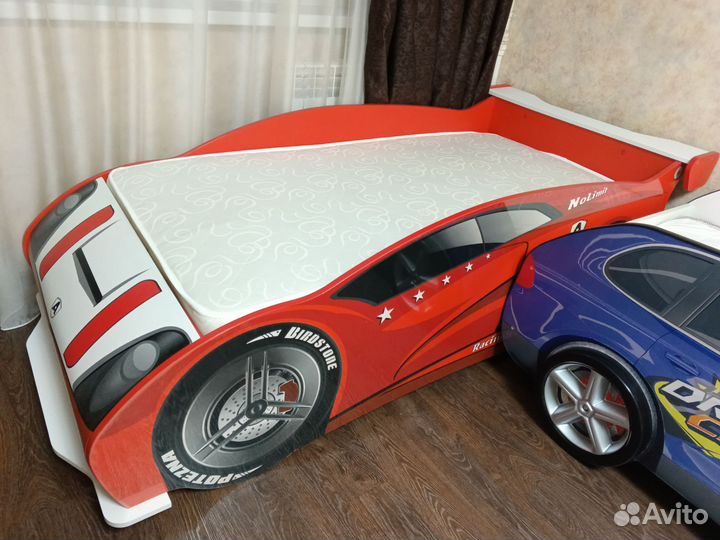 Детская кровать машина