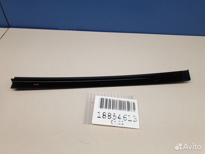 Направляющая стекла задней правой двери Mercedes C