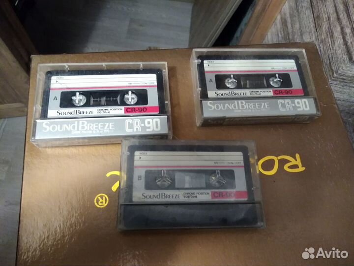 Кассеты для магнитофона и коробка под них винтаж