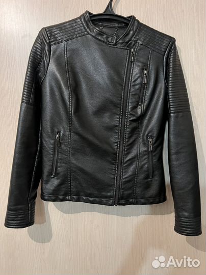 Кожаная женская куртка размер м
