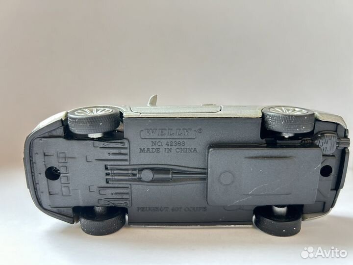 Модель автомобиля welly peugeot 407 coupe