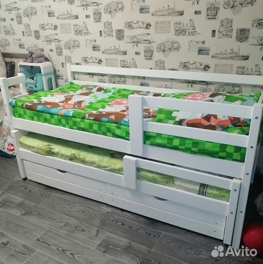 Двухъярусная детская кровать из массива