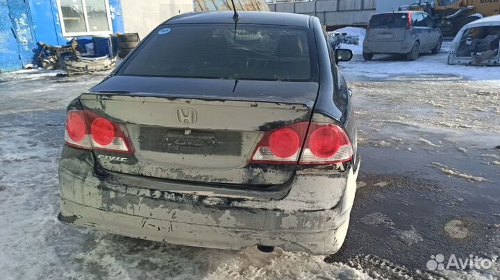 Ремень безопасности задний правый Honda Civic 4D 8