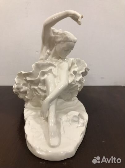 Фарфоровая статуэтка 