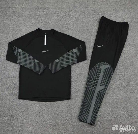 Тренировочный костюм на команду