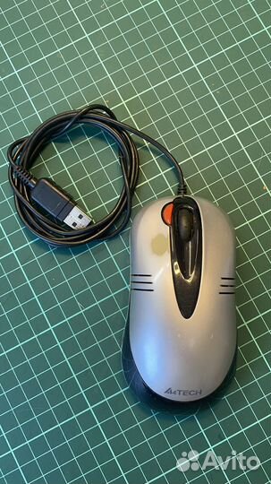 Клавиатура и 7 мышек