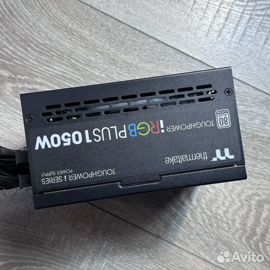 Блок питания Thermaltake 1050W 80+ platinum