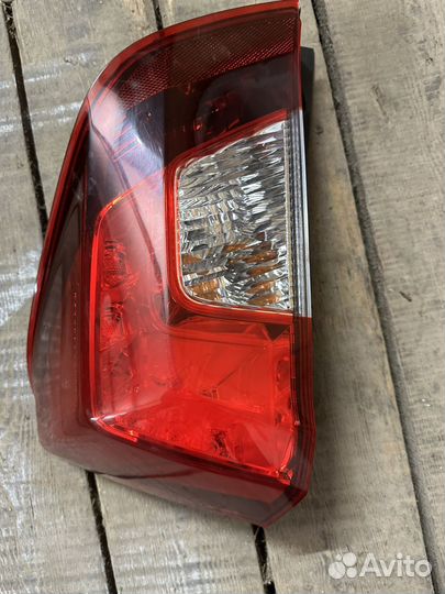 Продам задний фонарь