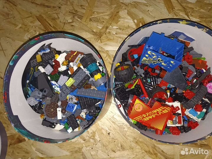 Коробка с lego