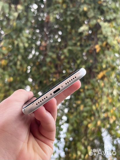 iPhone XR 64Gb White