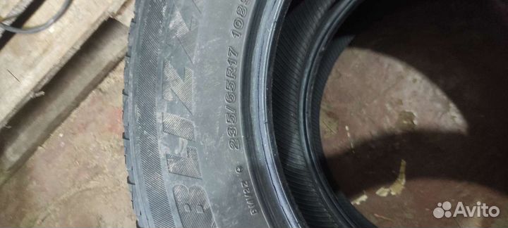 Bridgestone Blizzak DM-V2 235/65 R17 108S
