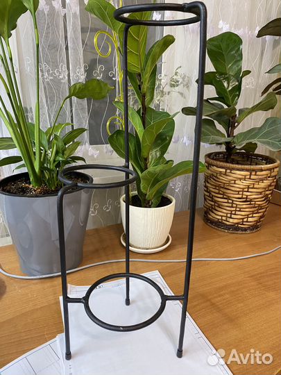 Подставка для цветов черная (матовая)