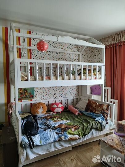 Двухъярусная кровать